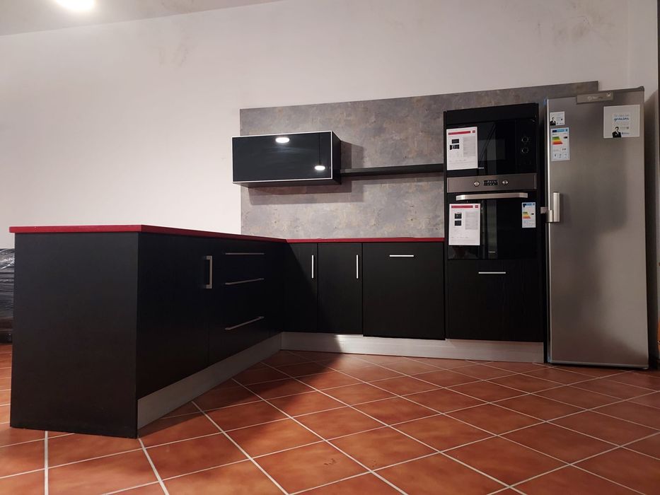 Cozinha de exposição Marítimo Carvalho Wangue, tampo silestone