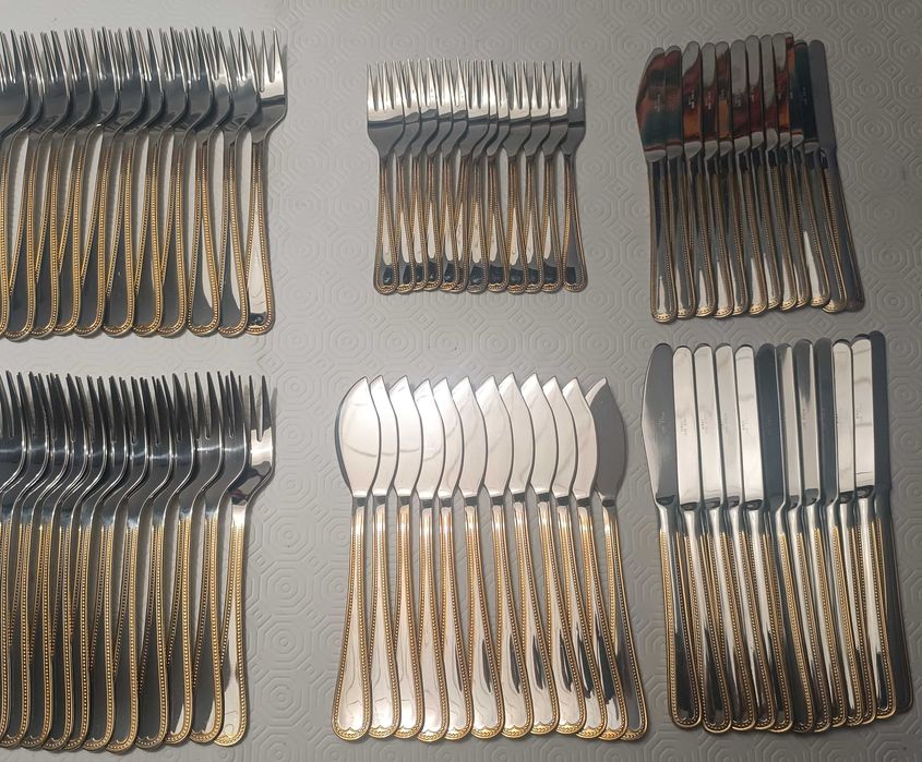 Faqueiro Bristol 18/10 de inox c/ friso em ouro (c/ 113 peças)