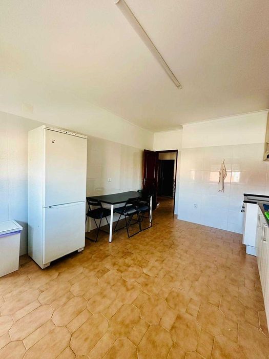 Arrenda-se Quarto Mobilado – Pinhal Novo Despesas incluídas
