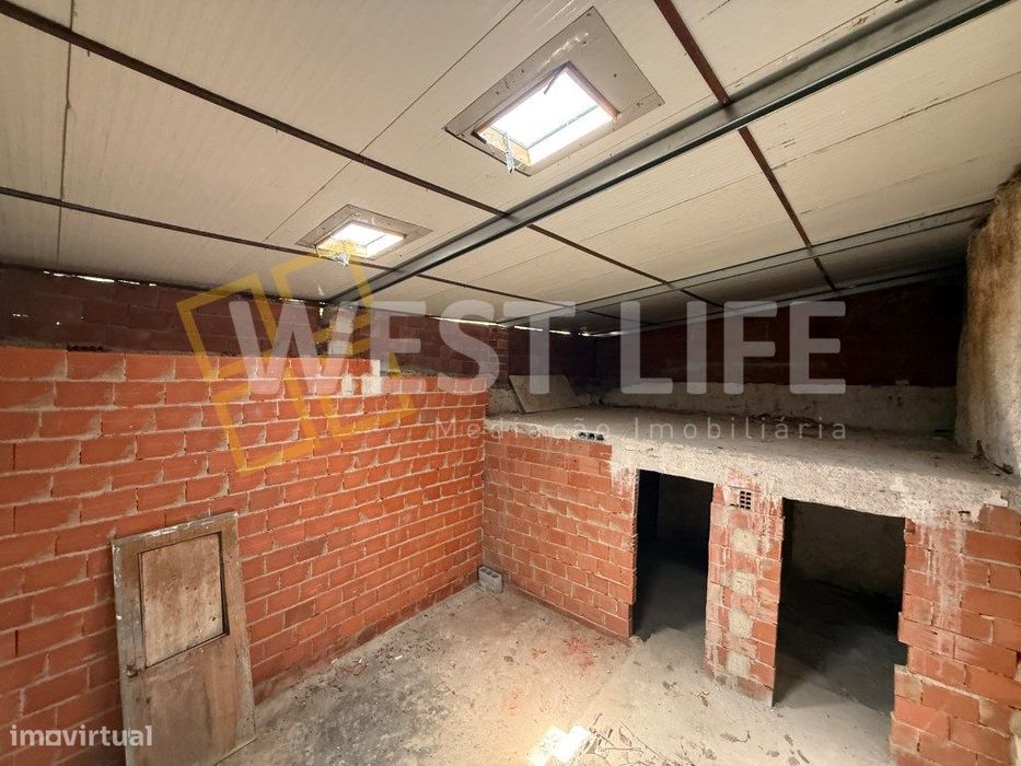 Lote de Terreno com armazém - PROJETO APROVADO para moradia T2 - Vi...