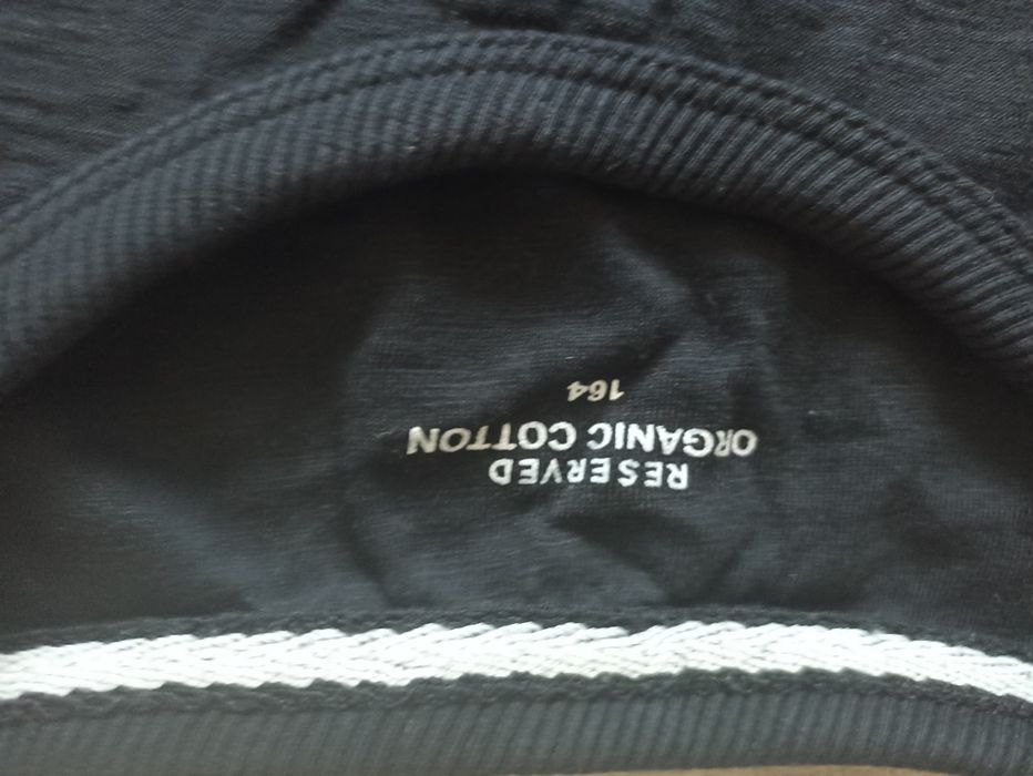 Czarny longsleeve Reserved