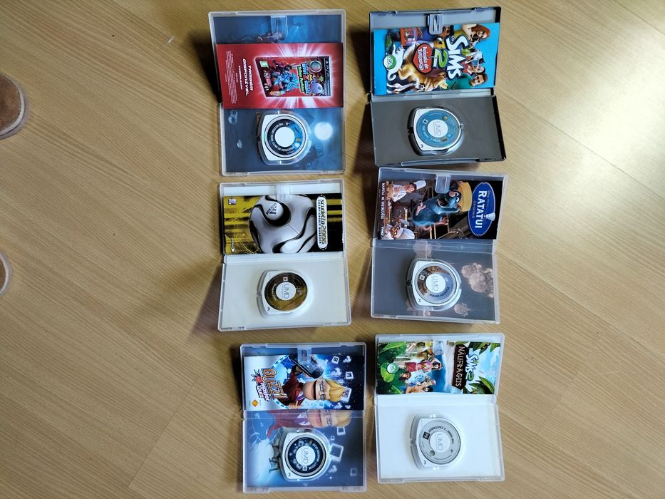 Lote de Jogos PC, Jogos PSP e Cassetes VHS Infantis (Clássicos/Disney)
