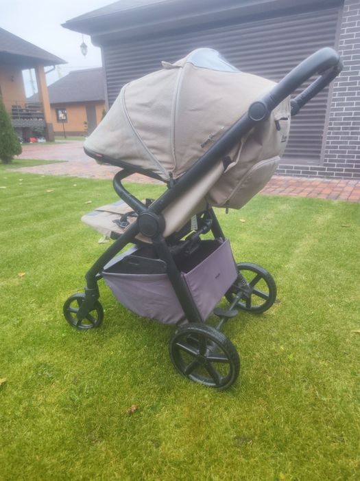 Прогулянкова коляска Carello Bravo