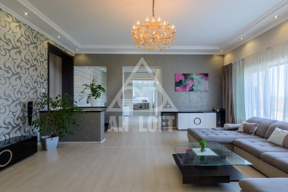 Будинок для великої родини, з басейном