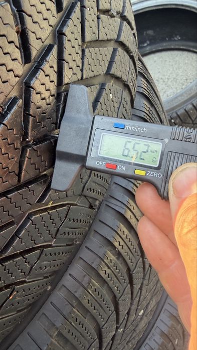 235/55/19 Bridgestone Blizak LM 005