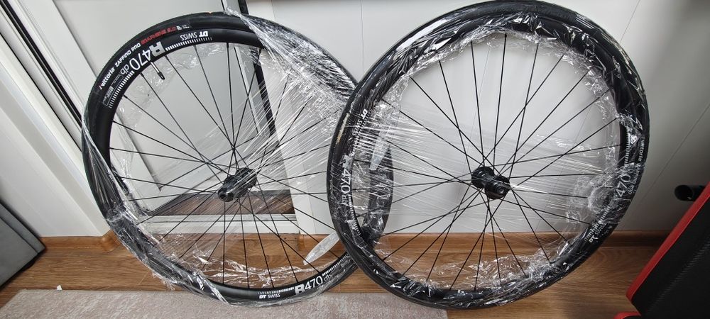 Вилсет шоссейный  Алюминиевые DT Swiss R470 db + втулки Shimano + Vittoria  Zaffiro Pro.