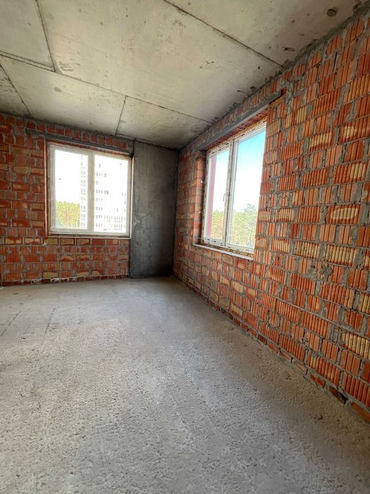 Трикімнатна квартира. Швидкий виїзд на Київ. Без комісії!