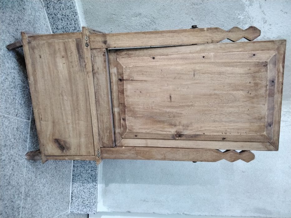 Stara, drewniana toaletka