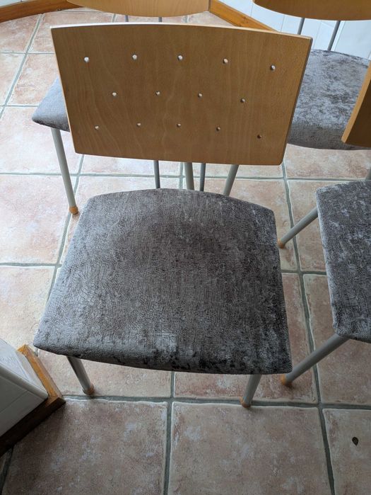 Mesa e cadeiras de sala de jantar