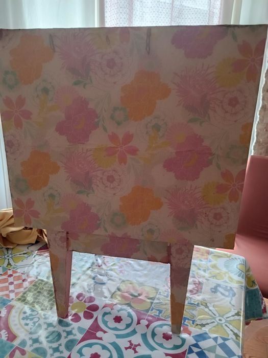 Mesa de cabeceira retro