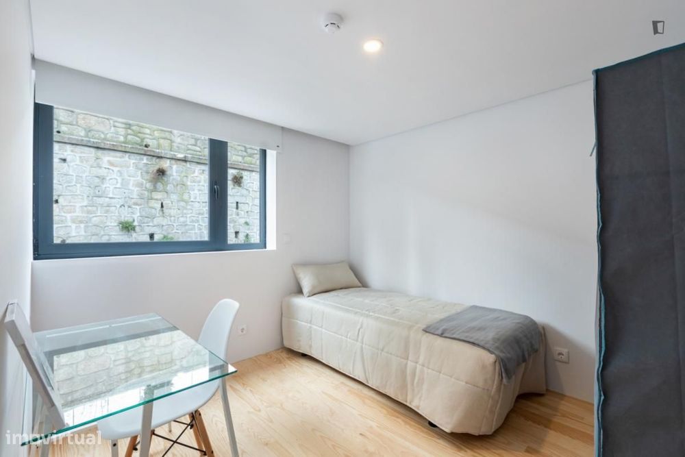 Quarto - localizado em Paranhos Porto