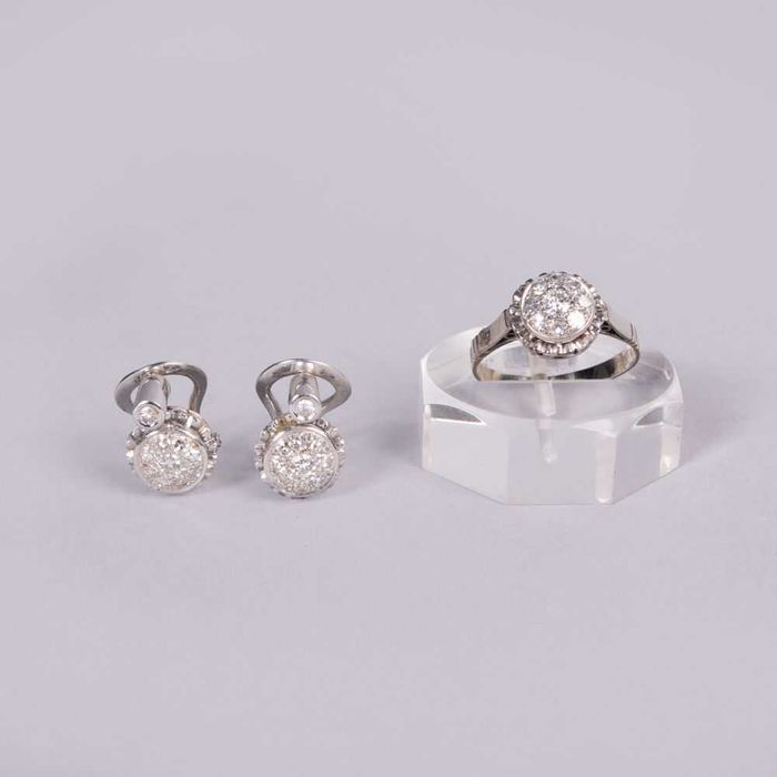 Brincos em ouro e prata com diamantes