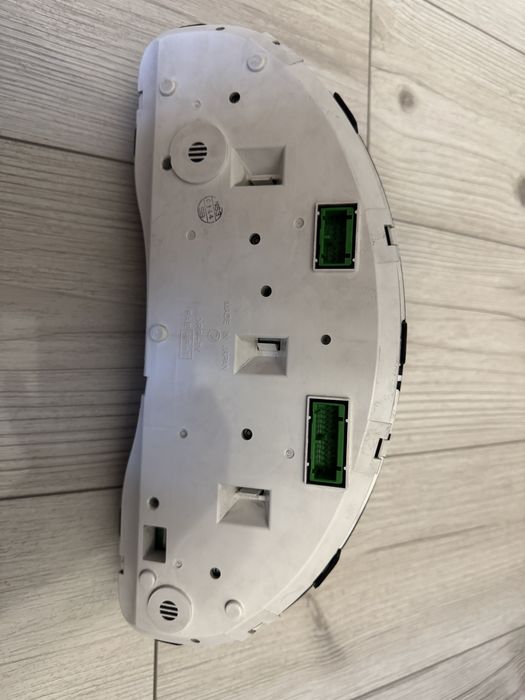 Парель приборів Subaru Outback 2004