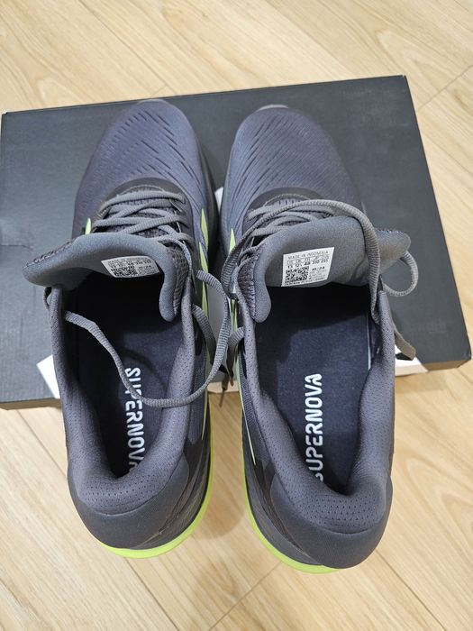 Чоловічі Бігові кросівки Adidas Supernova Ease в ідеальному стані.