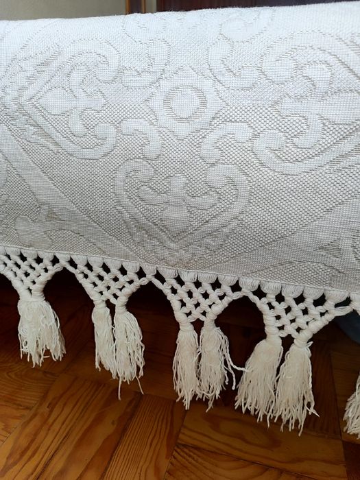 Colcha branca antiga