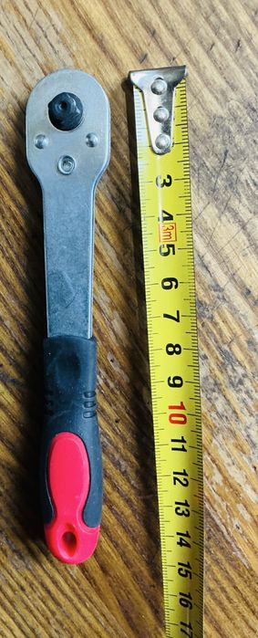 Зручна компактна трещотка 1/4 tousen нова