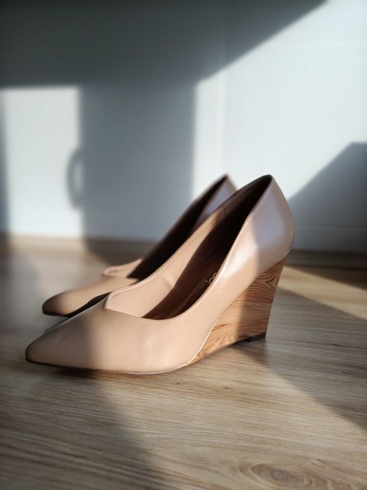 Damskie, beżowe buty na koturnie Lulipa London rozmiar 37 NOWE