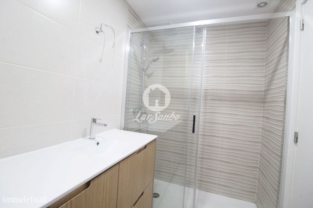 Apartamento T2, remodelado, localizado na prestigiada Urbanização N...