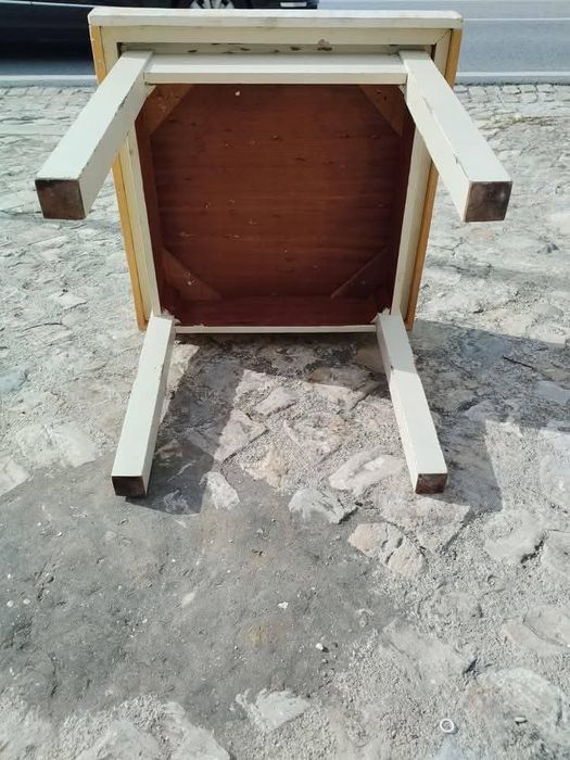 Mesa de apoio em madeira