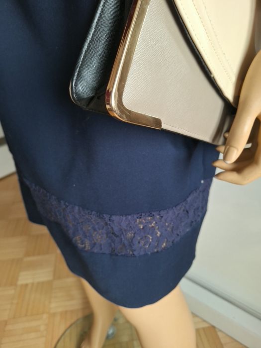 Sukienka granatowa basic prosta z rękawem