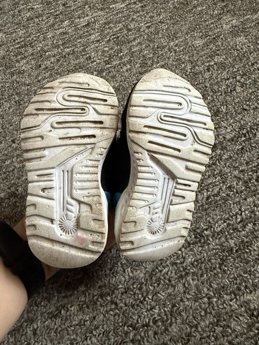 Дитячі кросівки