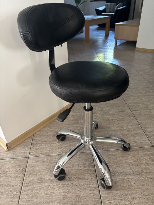 Taboret obrotowy na kołkach