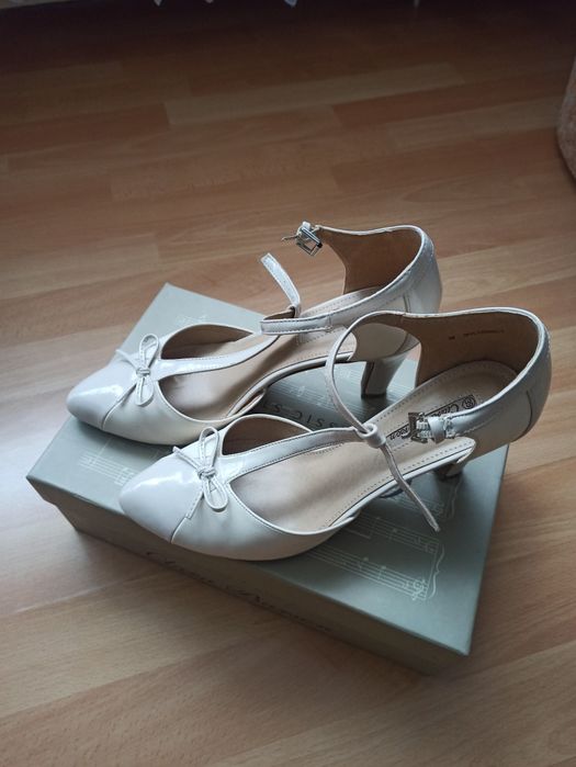 Buty na obcasie roz. 39 Clara Barson