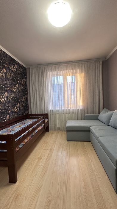 Продаж 3к  мікрорайон озерна