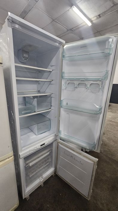 Frigorífico de encastre Ariston