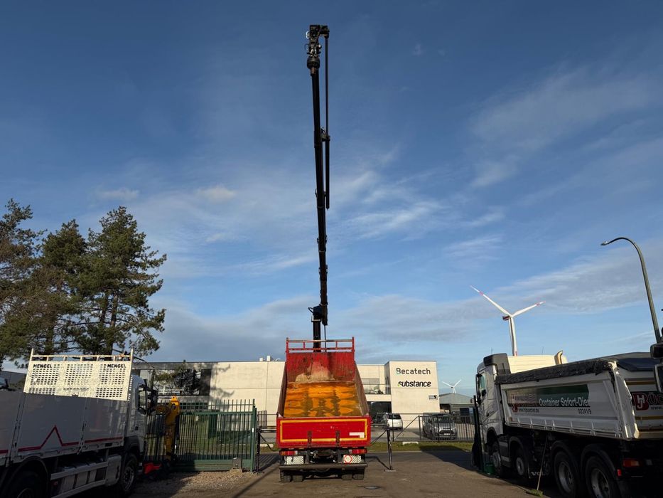 Scania G320 com grua  15 M e bascula