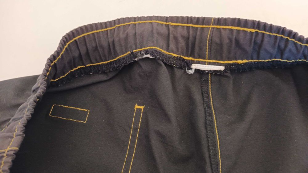 Calções em preto da Tribord