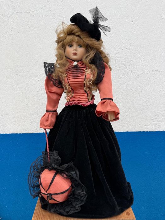 Boneca decorativa antiga