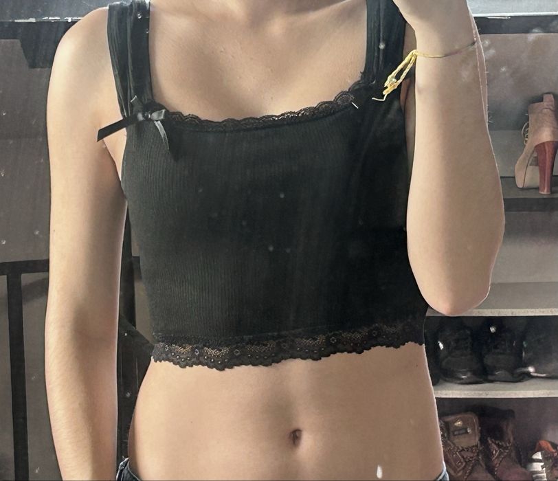 Top preto com lacinhos