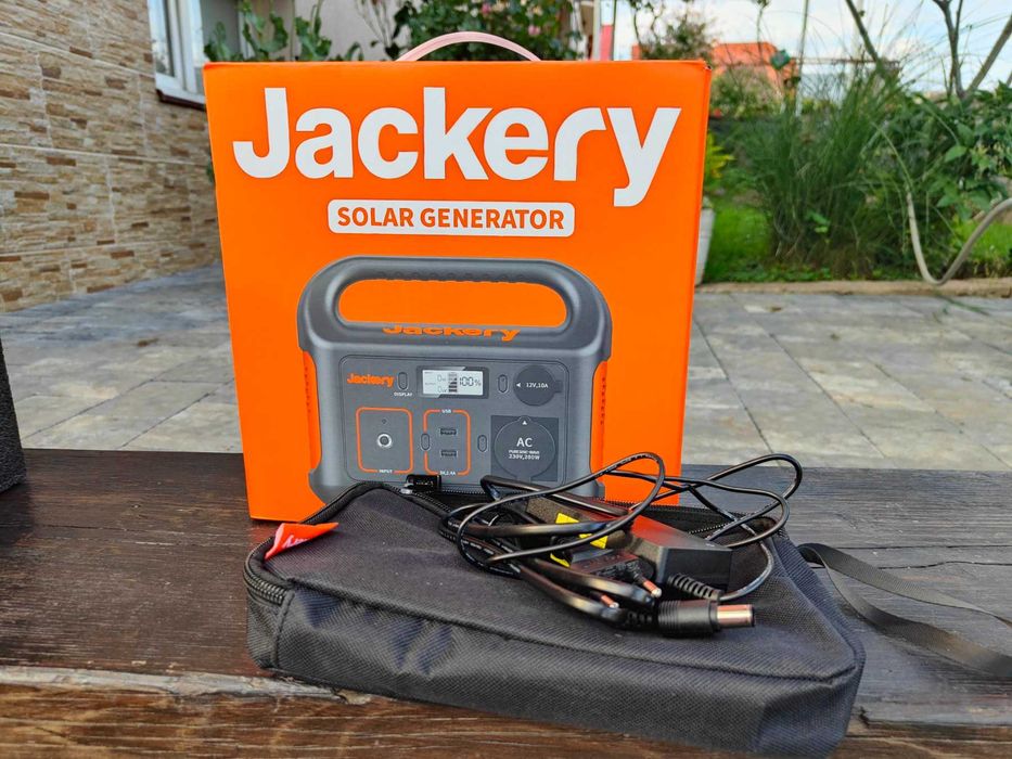 Продам Jackery Explorer 240EU – портативна зарядна станція 240 Wh