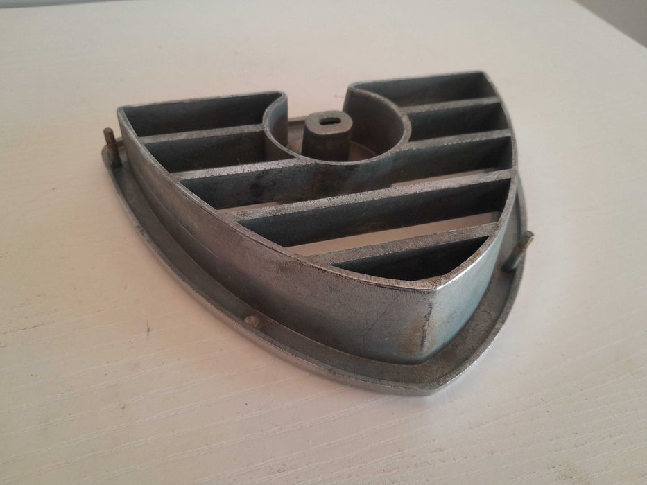 Alfasud Sprint escudeto centro grelha