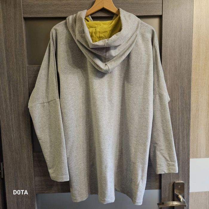 Szara bluza z kapturem