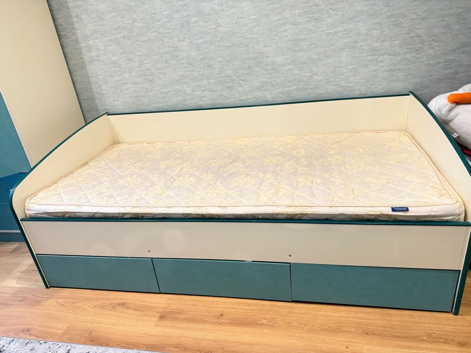 Меблі дитяча кімната ….шкаф ,ліжко та матрас