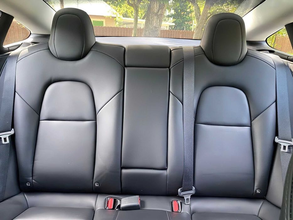 Tesla Model 3      2024