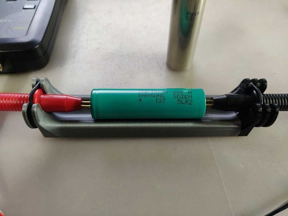 YR1035 Подставка и холдер для щупов 18650 / 21700