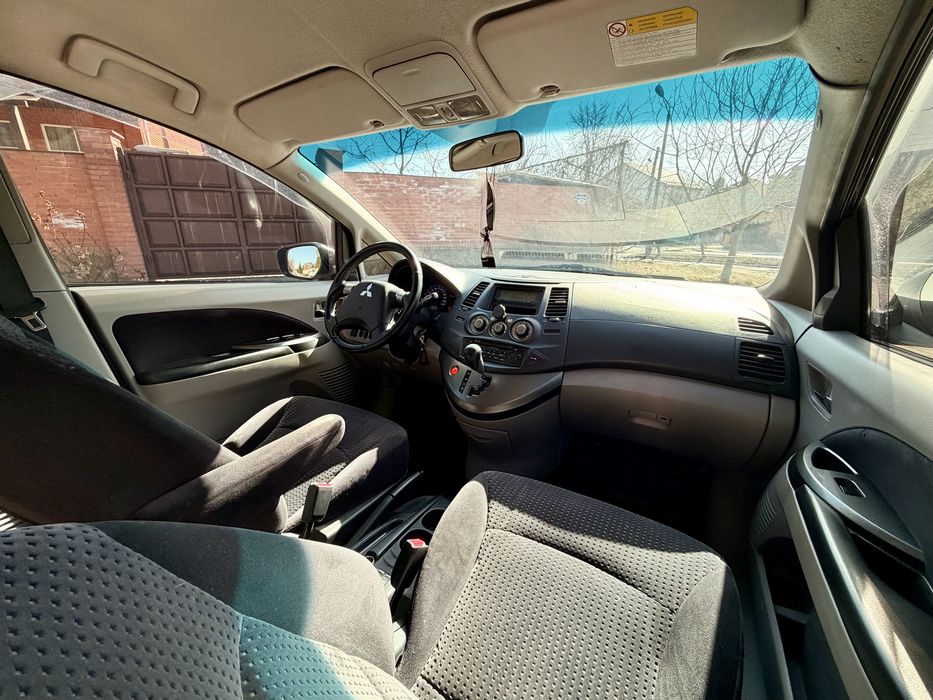 Mitsubishi GRANDIS 7 Мест Автомат