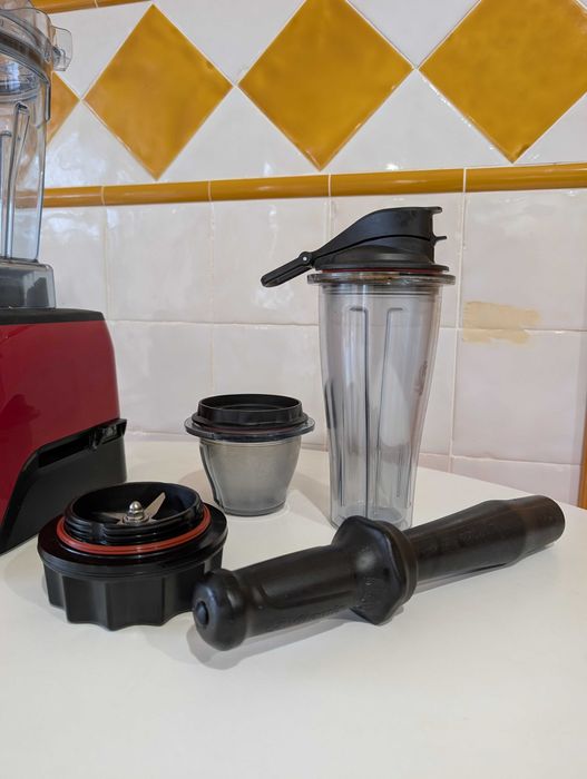 Vitamix Ascent 2500i vermelho + jarra 2L nova + Aer Disc +copos Ascent