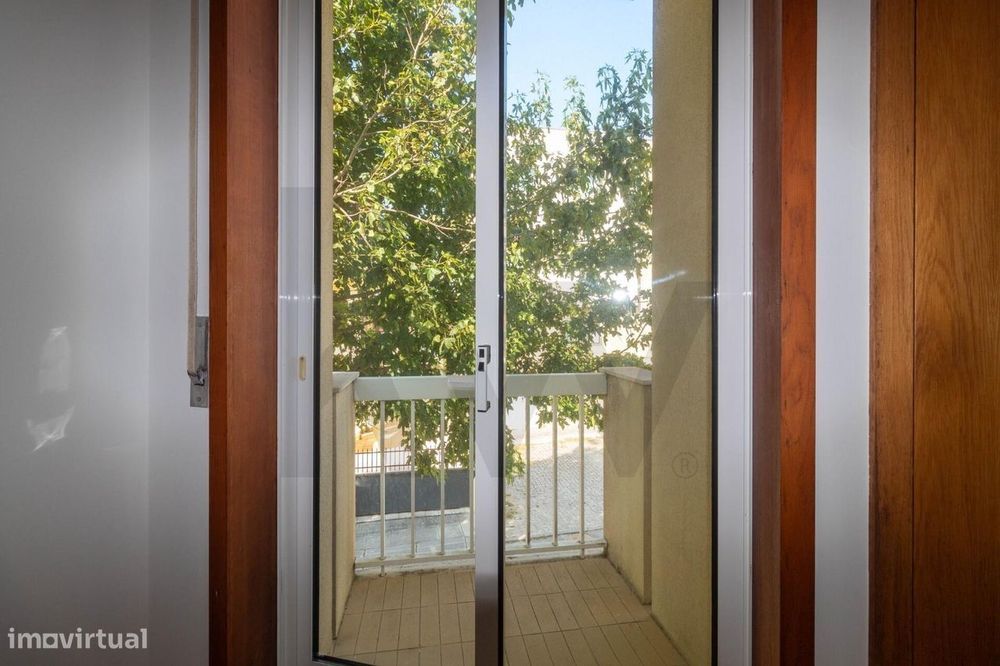 T2 ao Mercadona, em  Espinho, de 2 frentes  com garagem, varandas  22