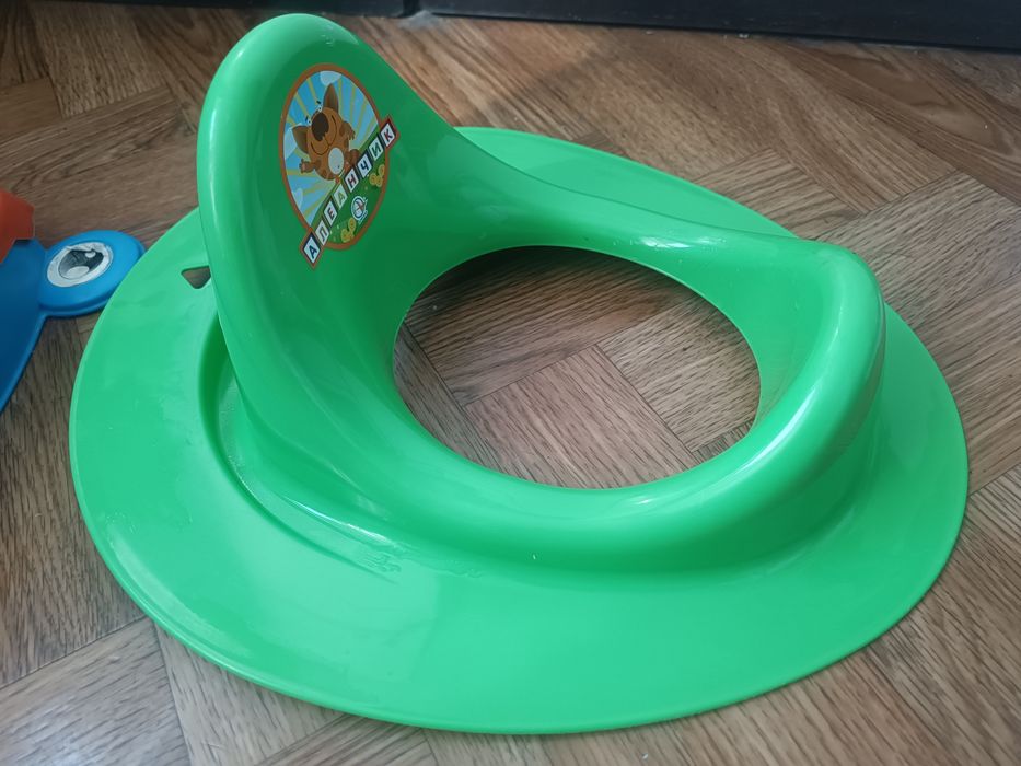 Пісуар дитячий та накладка на унітаз.