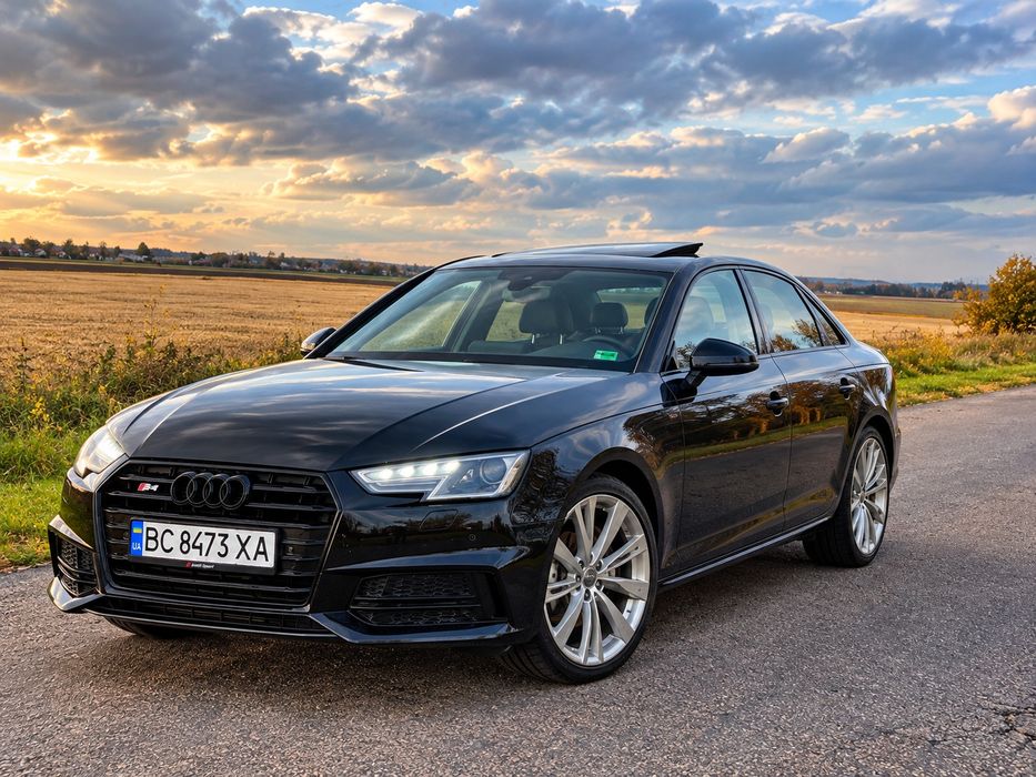 Ауді A4B9 2015 року 2.0 бензин Quatrro