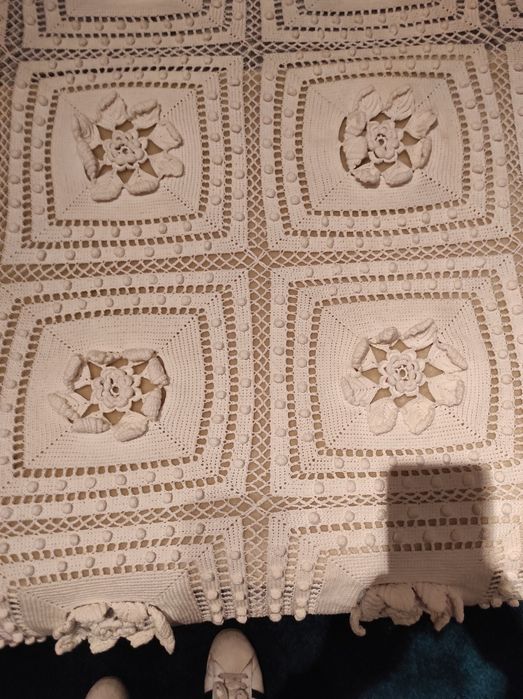 Vendo colcha em crochê, padrão quadrado