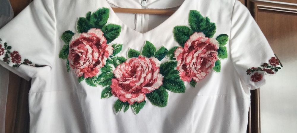 Вишивка, вишите бісером плаття
