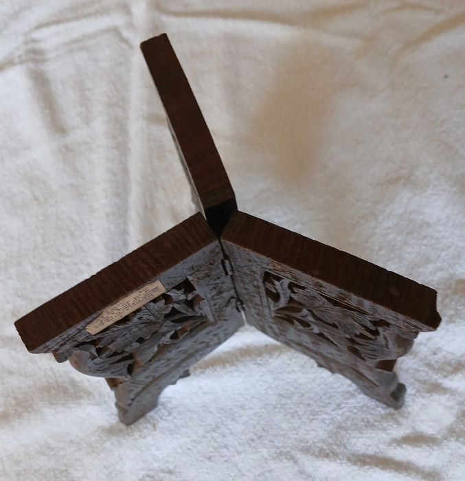 Par de pequenas mesas indianas