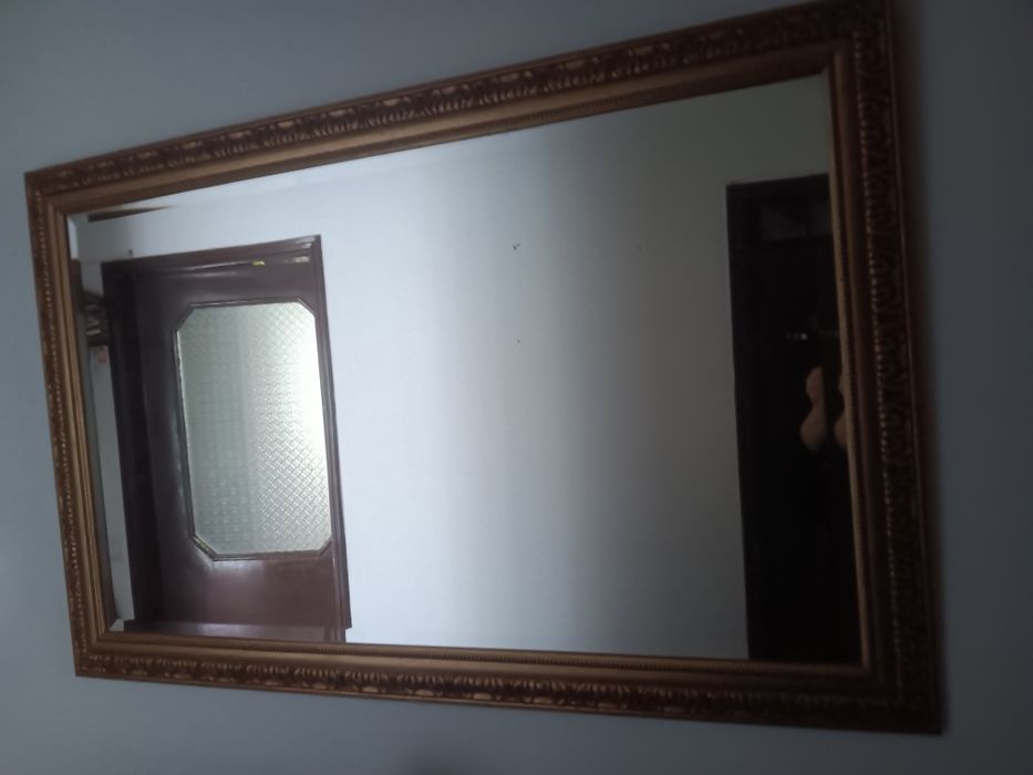 Vendo sapateira c/ tampo em pedra marmore e espelho