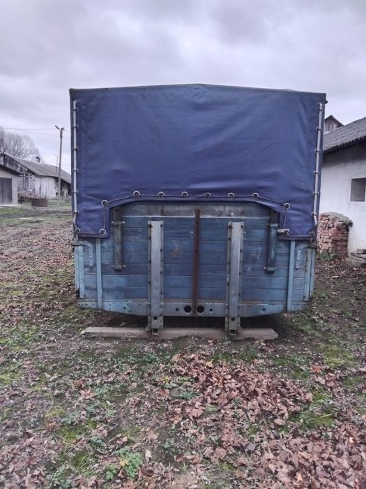 Кузов від автомобіля ЗІЛ.Бортовий,тентований.