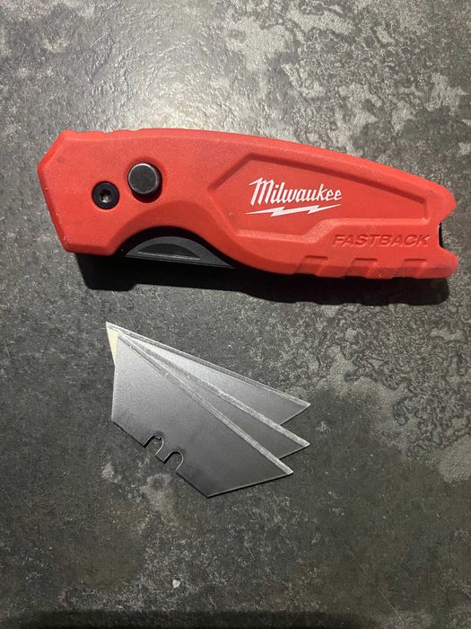 Nóż fastback ostrze trapezowe składany Milwaukee